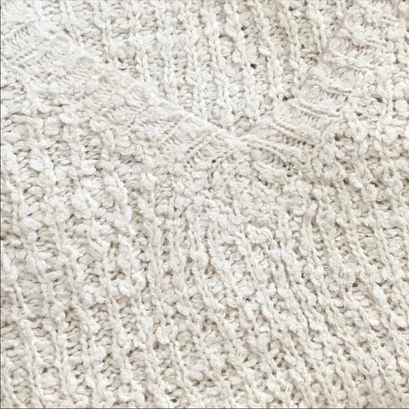 🔥Gorgeous & soft Ivory v-neck Sweater🔥 - Picture 5 of 5